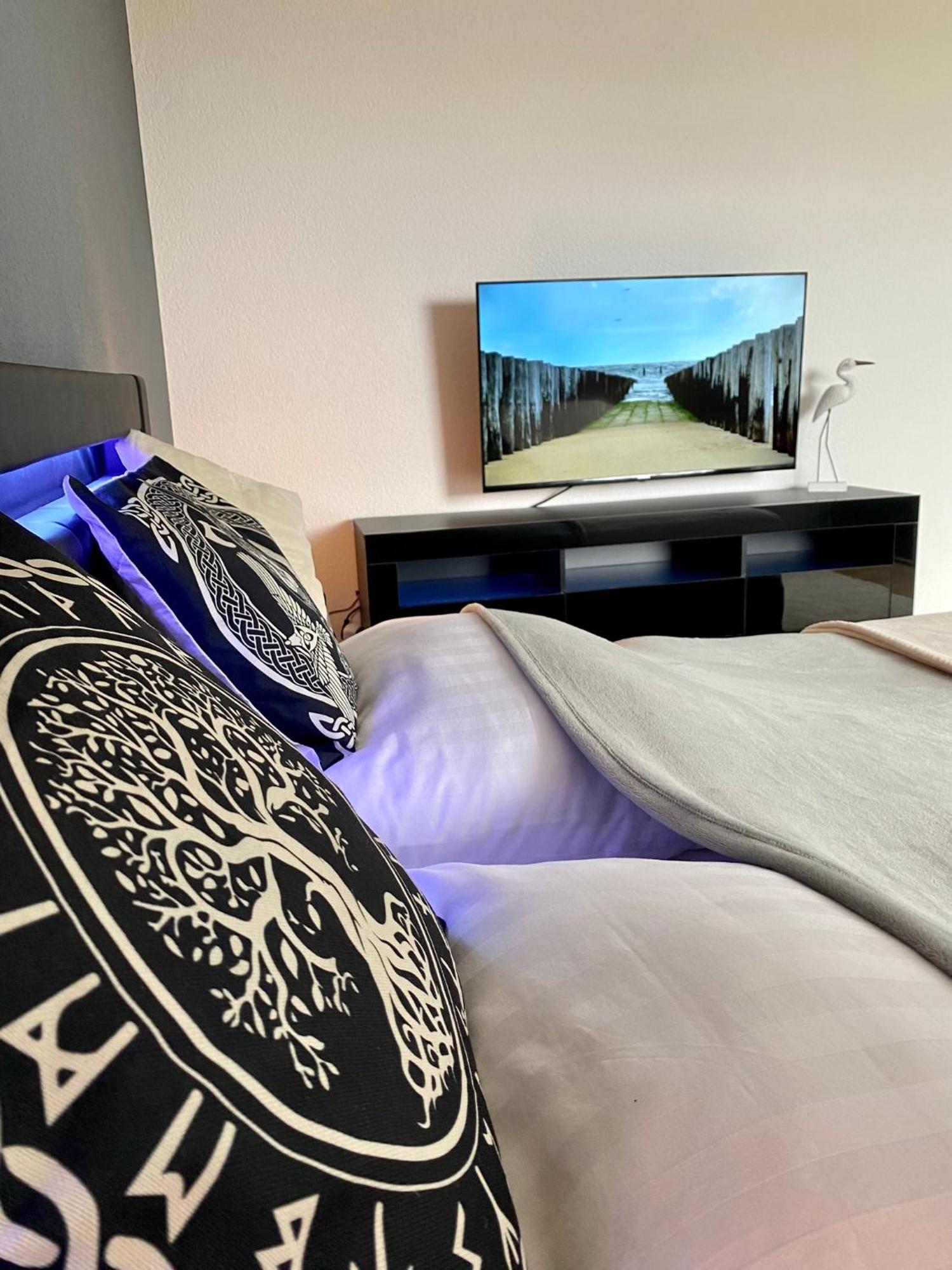 Apartment Skyline - Mit Grossem Balkon & Xxl- Sofa Fuer Bis Zu 4 Personen *
