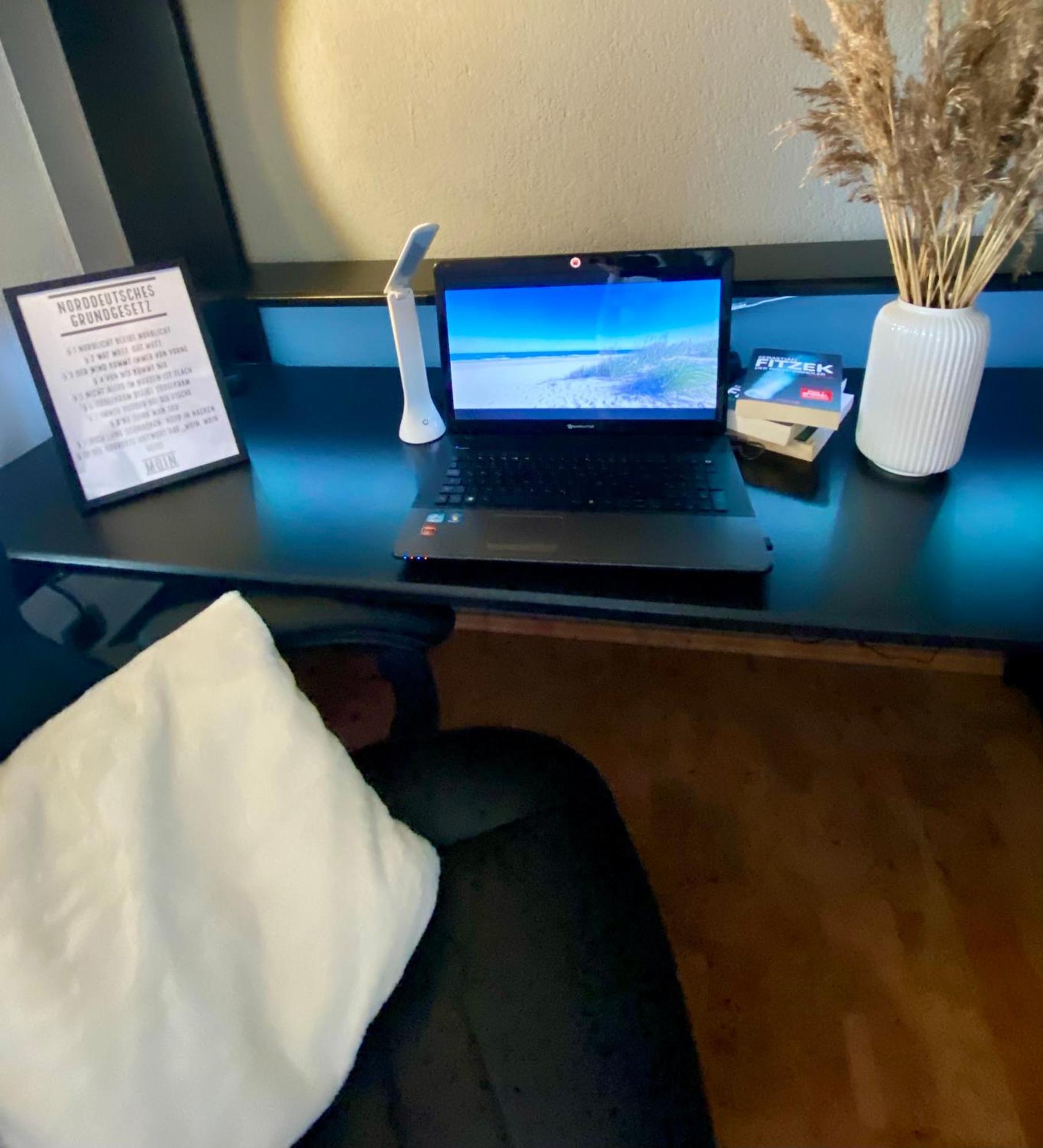 Apartment Skyline - Mit Grossem Balkon & Xxl- Sofa Fuer Bis Zu 4 Personen *