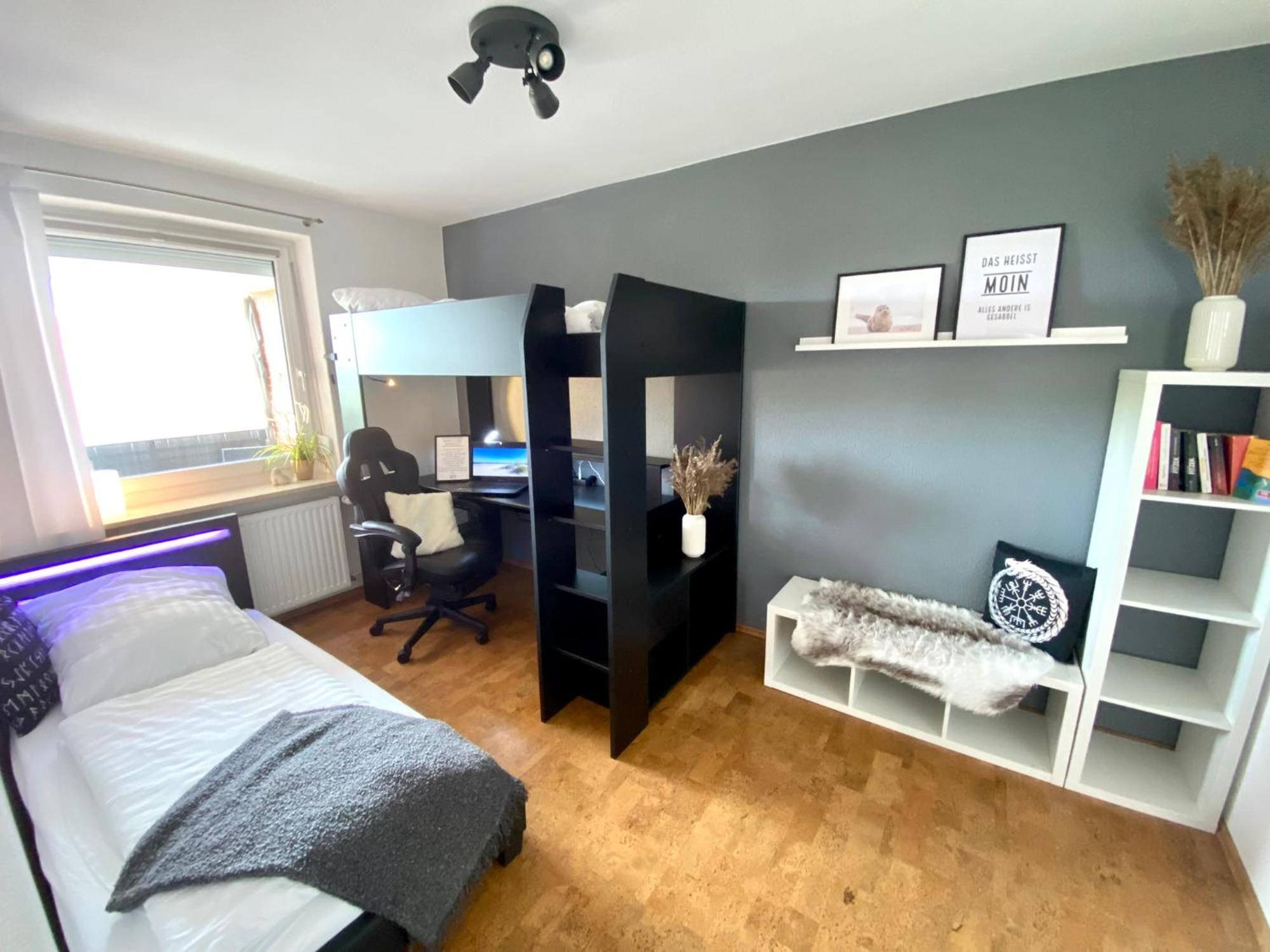 Apartment Skyline - Mit Grossem Balkon & Xxl- Sofa Fuer Bis Zu 4 Personen Bremerhaven